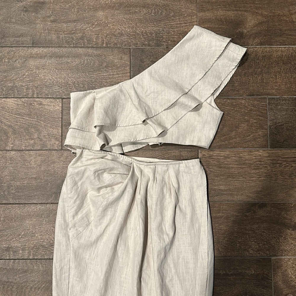 BONHEUR D’AMOUR One-Shoulder Ruffle Cutout Midi Dress - Picture 4 of 7